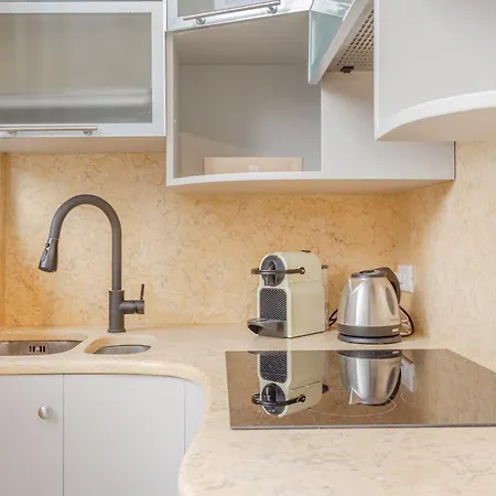 Views On Ghirlandina In The Heart Of Motorvalley Apartmán *