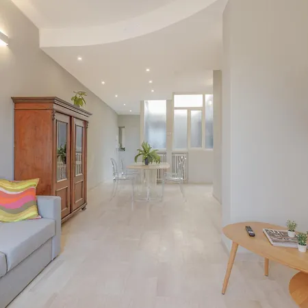 Views On Ghirlandina In The Heart Of Motorvalley * 모데나